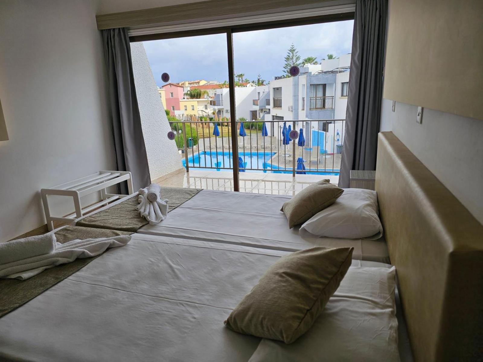 Penelope Beach Hotel Apts 普罗塔拉斯 外观 照片